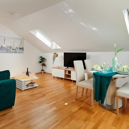 Modern & Spacious Rooftop Apartment With Natual Sunlight Split Bagian luar foto