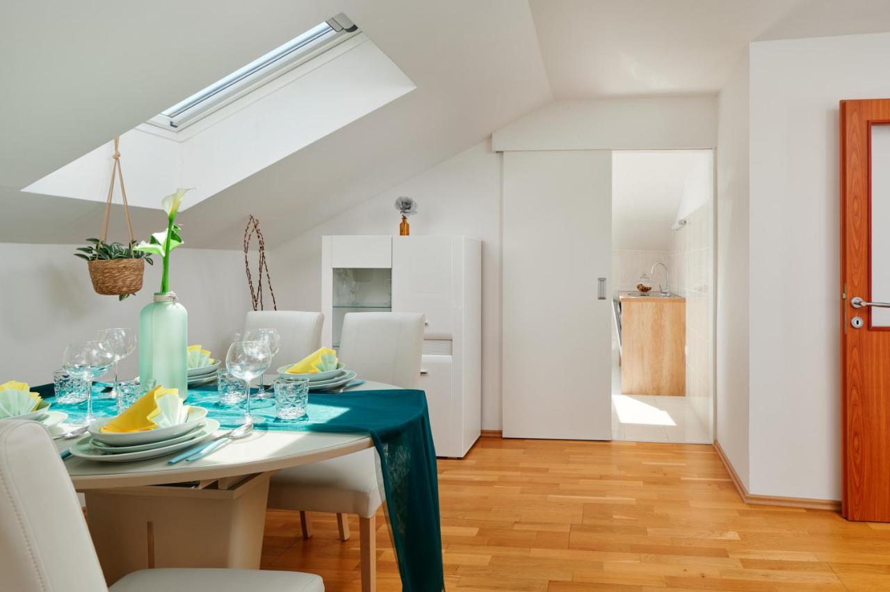 Modern & Spacious Rooftop Apartment With Natual Sunlight Split Bagian luar foto