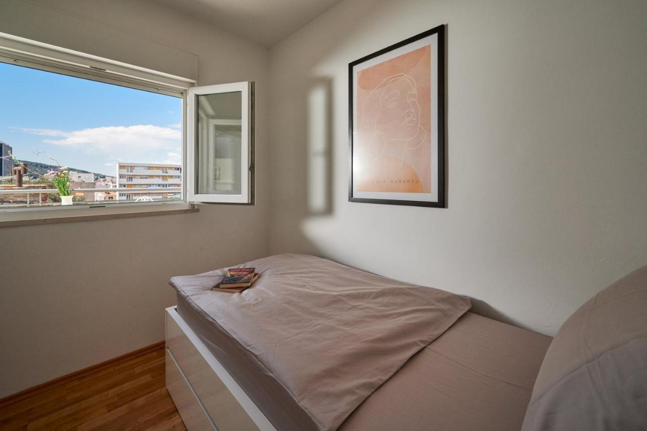 Modern & Spacious Rooftop Apartment With Natual Sunlight Split Bagian luar foto